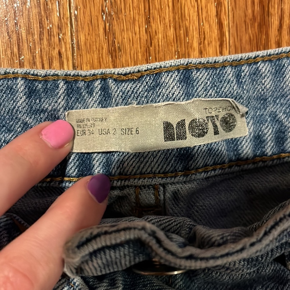 Topshop Moto Light Wash Denim Size 2 Mini Skirt Frayed Distressed Bottom - Picture 4 of 4